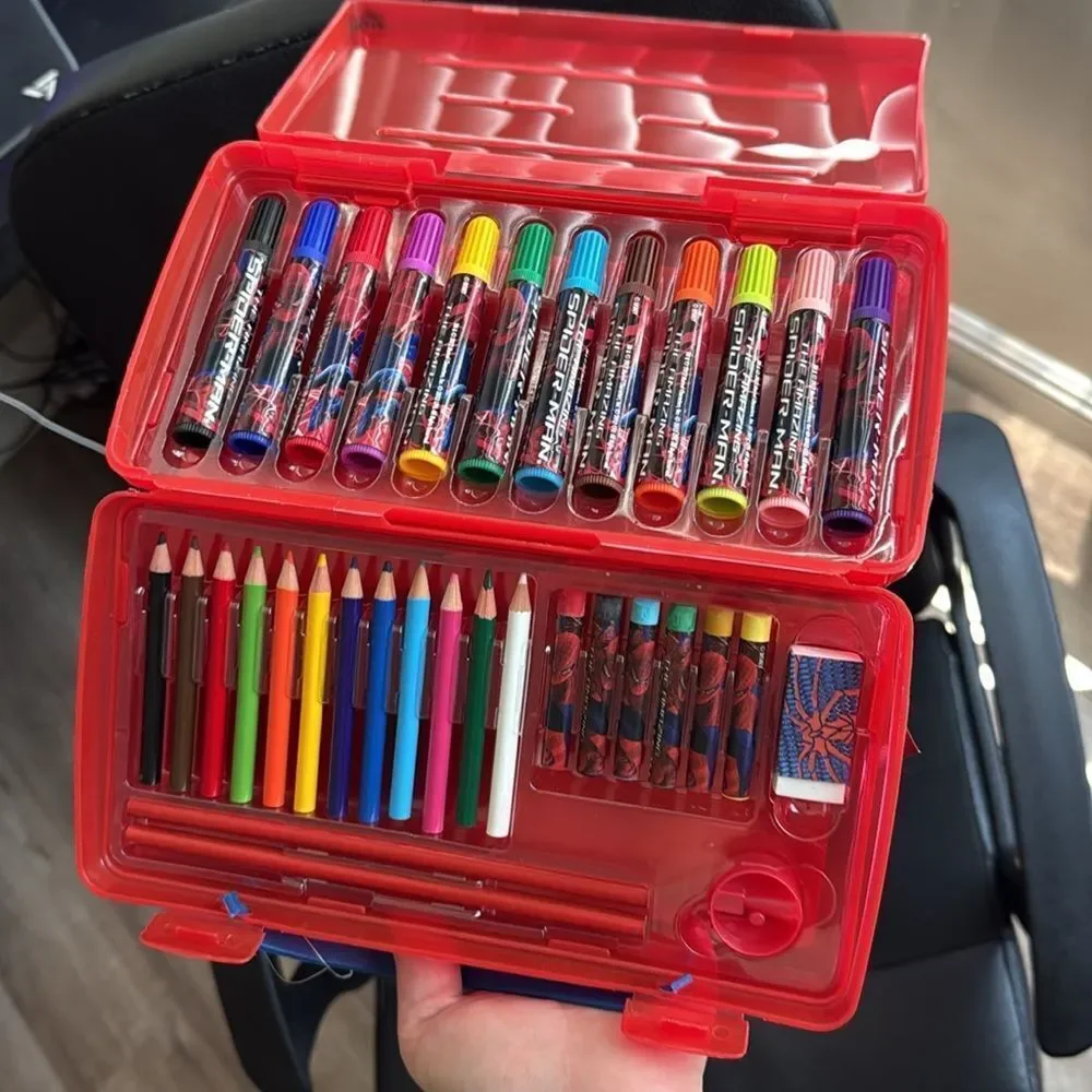 🎉1 hr sale🎉Disney Art kit Case